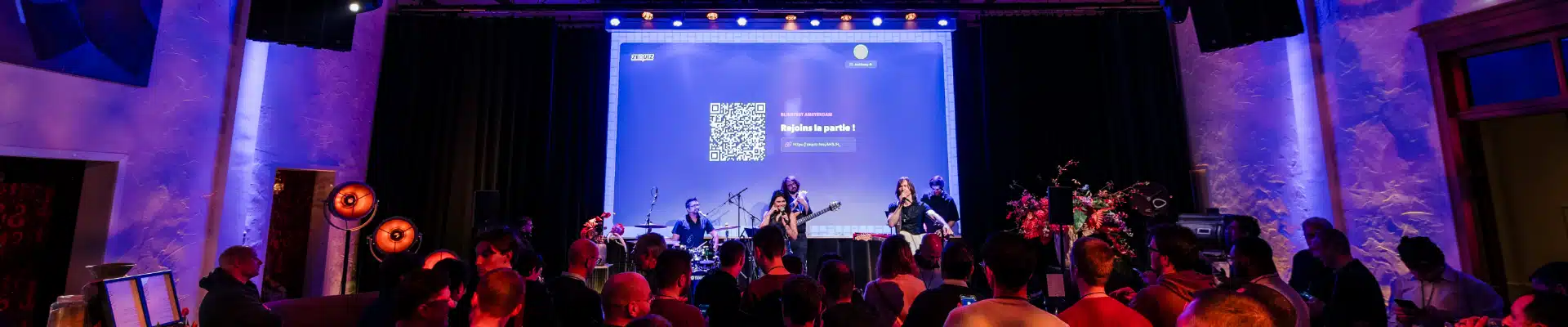 Animation karaoké live pour soirée d'entreprise. Karaoké live, orchestre Smart Music.