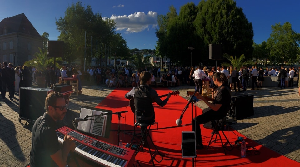 Animation musicale pour cocktail et vin d'honneur avec l'orchestre Smart Music.