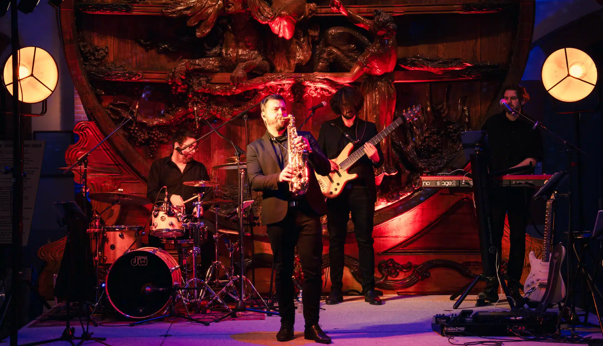 animation cocktail en extérieur par Smart Music Orchestre pour animation cocktail et vin d'honneur à Paris Smart Music.