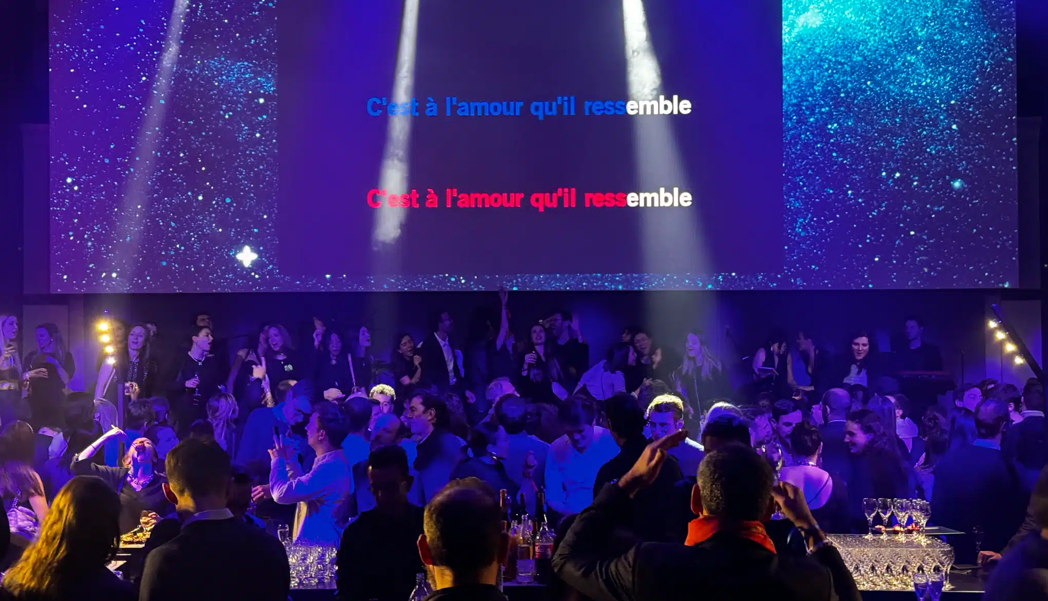 Le karaoké live par Smart Music Karaoké live pour animation de séminaire d'entreprise sur Paris et partout ailleurs par l'orchestre Smart Music.