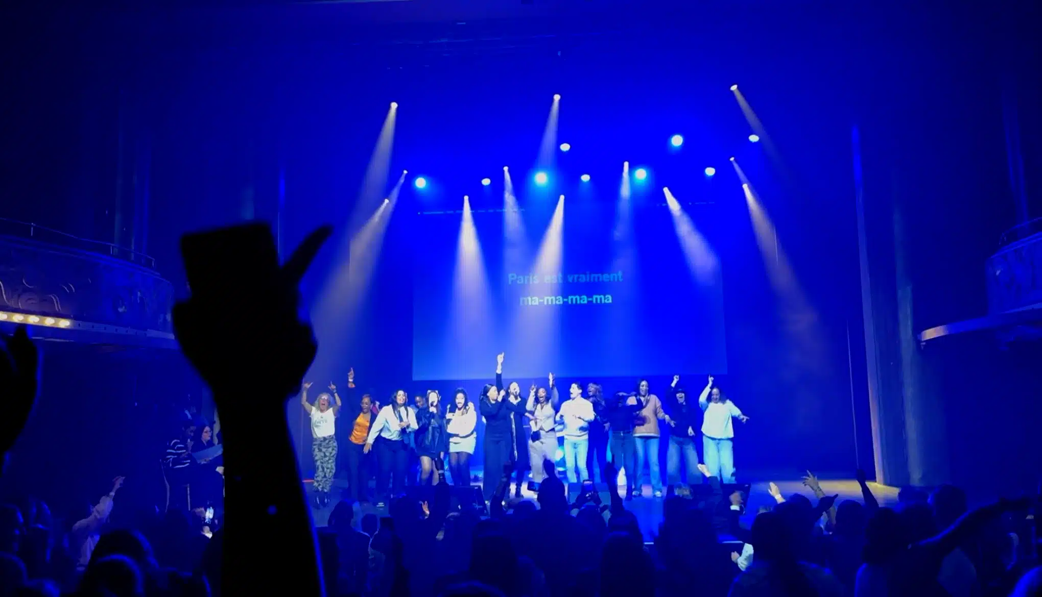 karaoké live organisé à la salle Wagram Paris. Animation karaoké live pour séminaire d'entreprise par Smart Music.