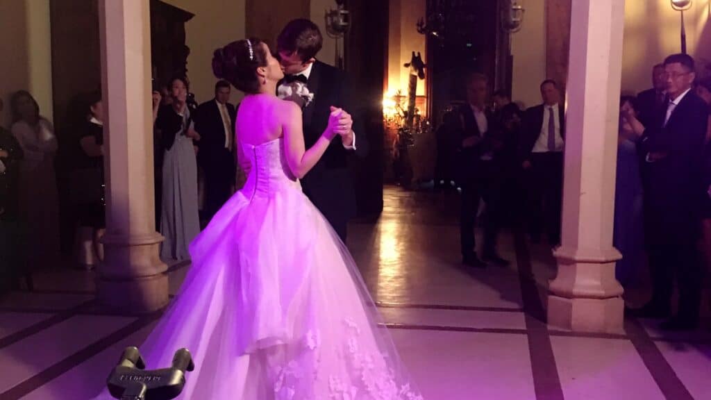 Wedding first dance with a live band – Smart Music orchestra