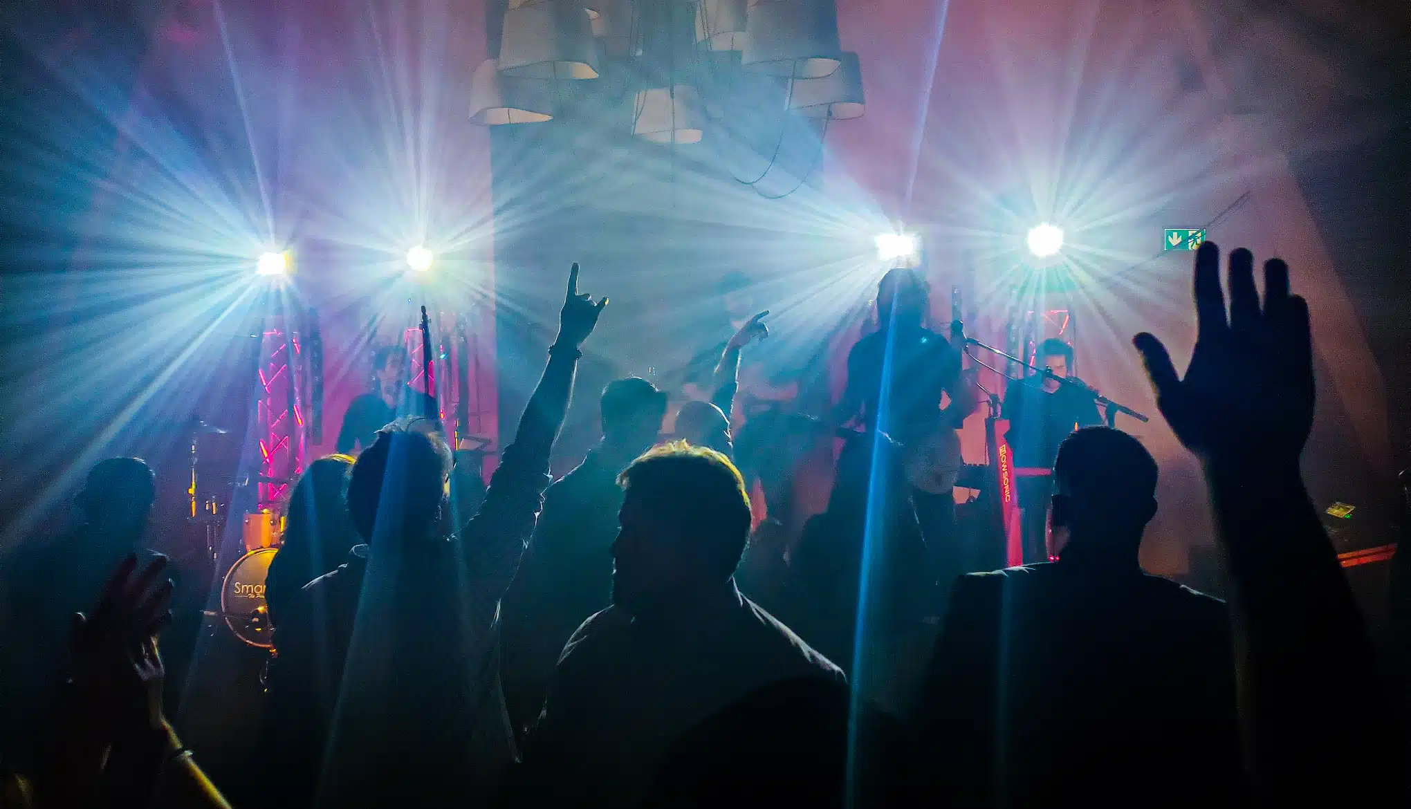 Animation de mariage par l'orchestre Smart Music orchestre mariage soirée: orchestre smart music.