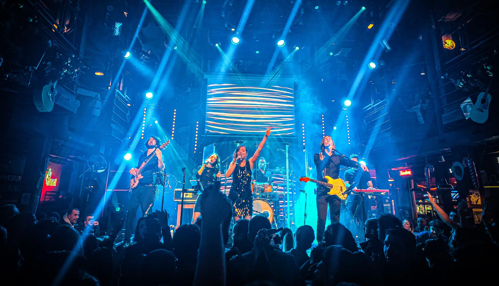 concert dansante avec le groupe Smart Music Groupe pour animation soirée dansante Smart Music.