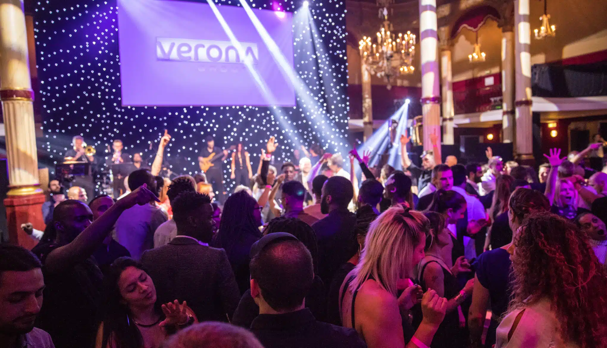 Animation soirée dansante orchestre Smart Music Groupe d'animation soirée dansante Smart Music.